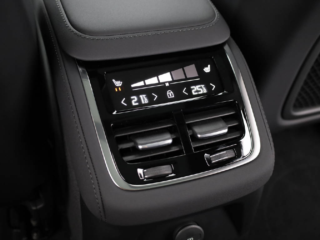 VOLVO XC90 2.0 T8 TE XCLUSIVE Ultra Dark eAWD-image-9
