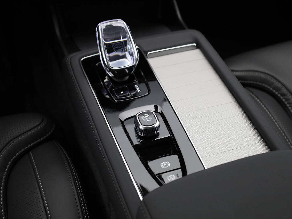 VOLVO XC90 2.0 T8 TE XCLUSIVE Ultra Dark eAWD-image-5