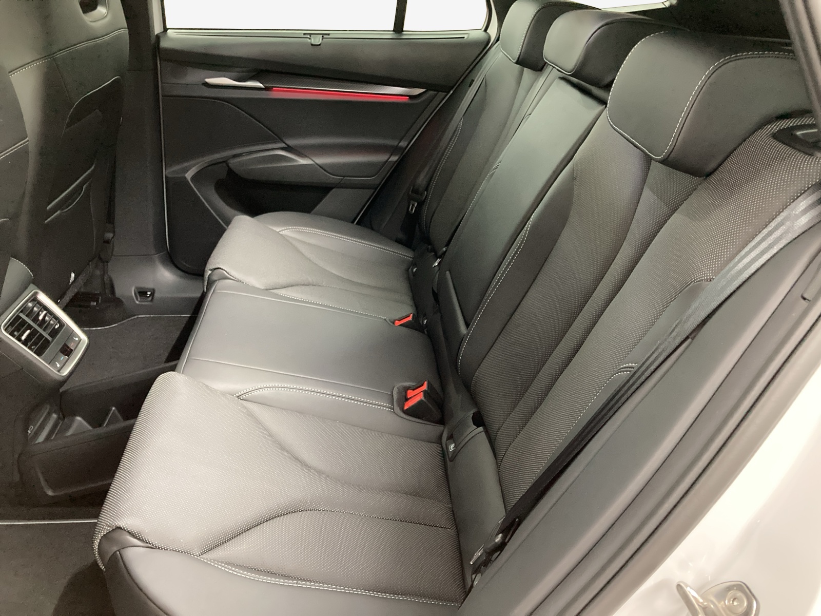 SKODA Enyaq 4x4 RS-image-7