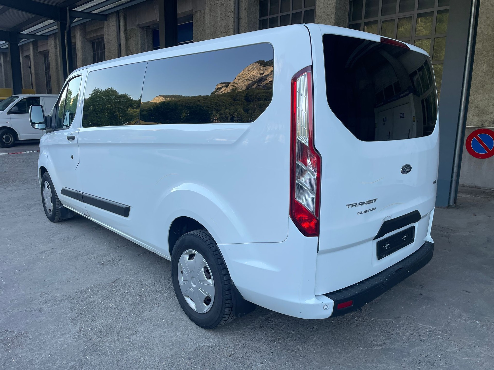 FORD Transit Custom 320 L2H1 Trend-showroom-element-1
