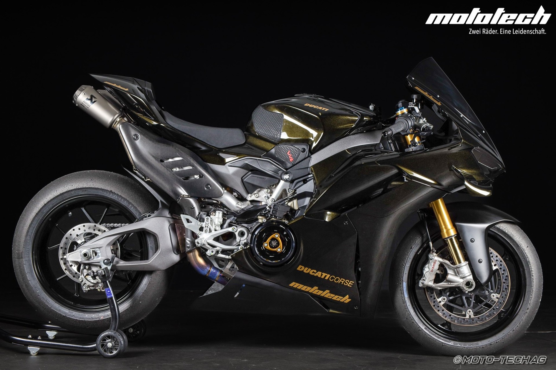 DUCATI Panigale V4 S RACEBIKE-showroom-element-1