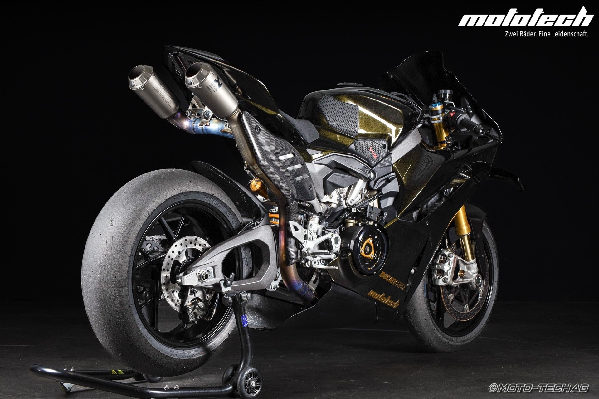 DUCATI Panigale V4 S RACEBIKE-showroom-element-2