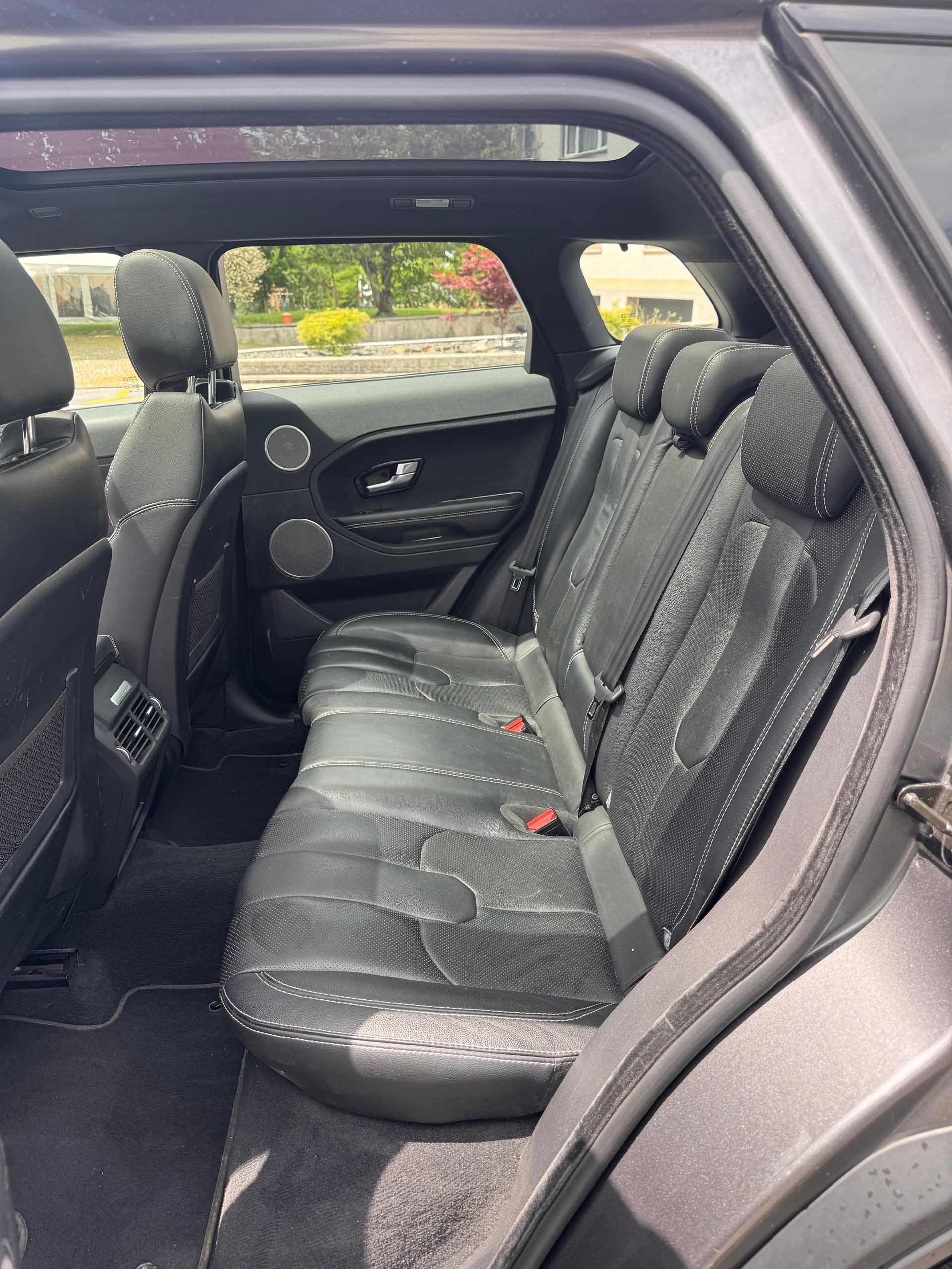 LAND ROVER Range Rover Evoque 2.2 SD4 Autobiography AT9-image-5