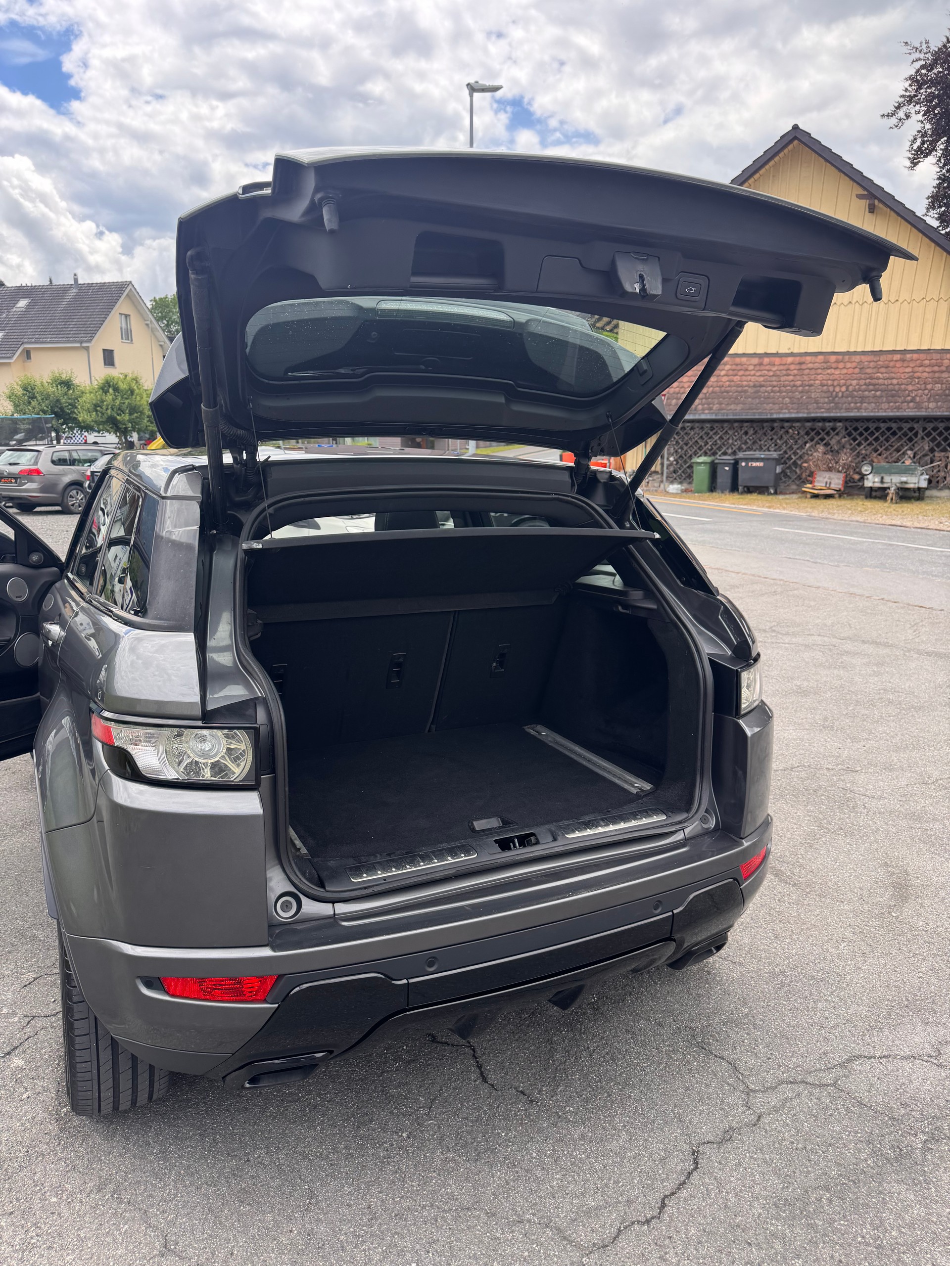 LAND ROVER Range Rover Evoque 2.2 SD4 Autobiography AT9-image-3