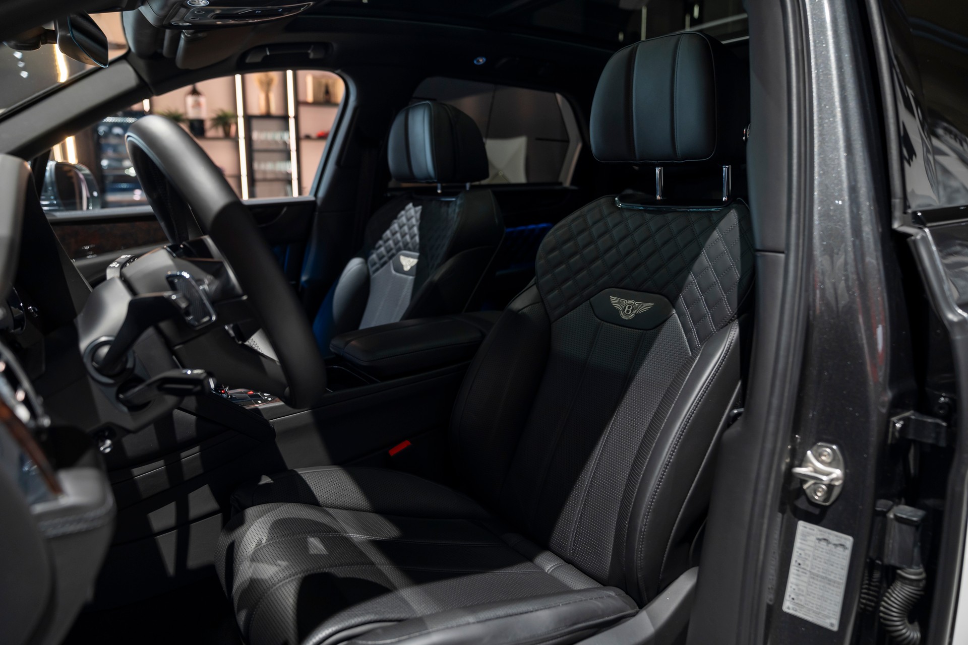 BENTLEY Bentayga V8-image-7