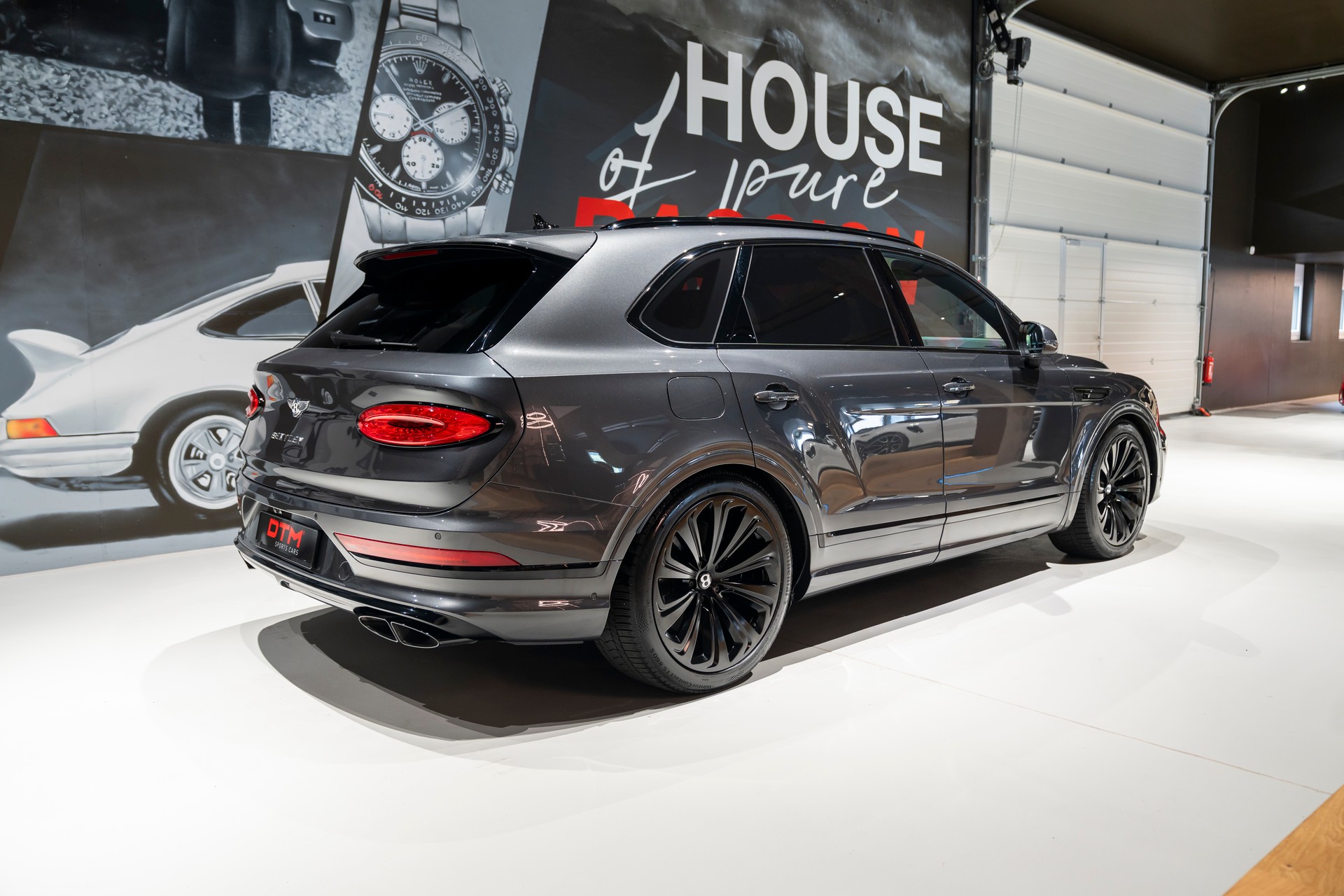 BENTLEY Bentayga V8-showroom-element-3