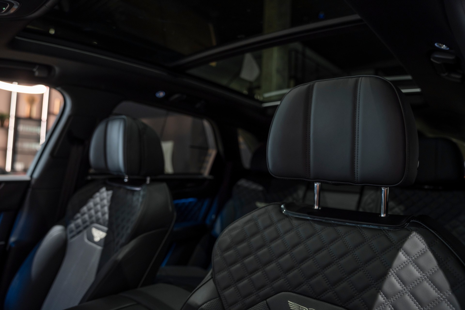 BENTLEY Bentayga V8-image-14