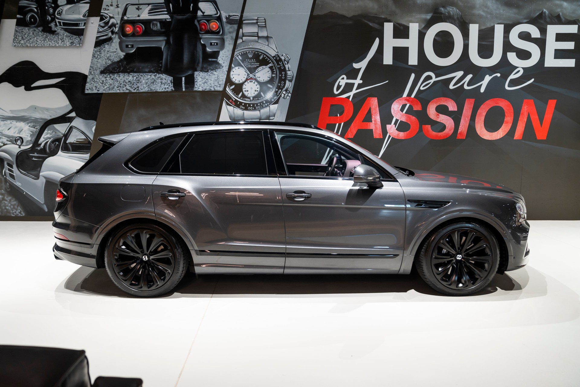 BENTLEY Bentayga V8-showroom-element-2