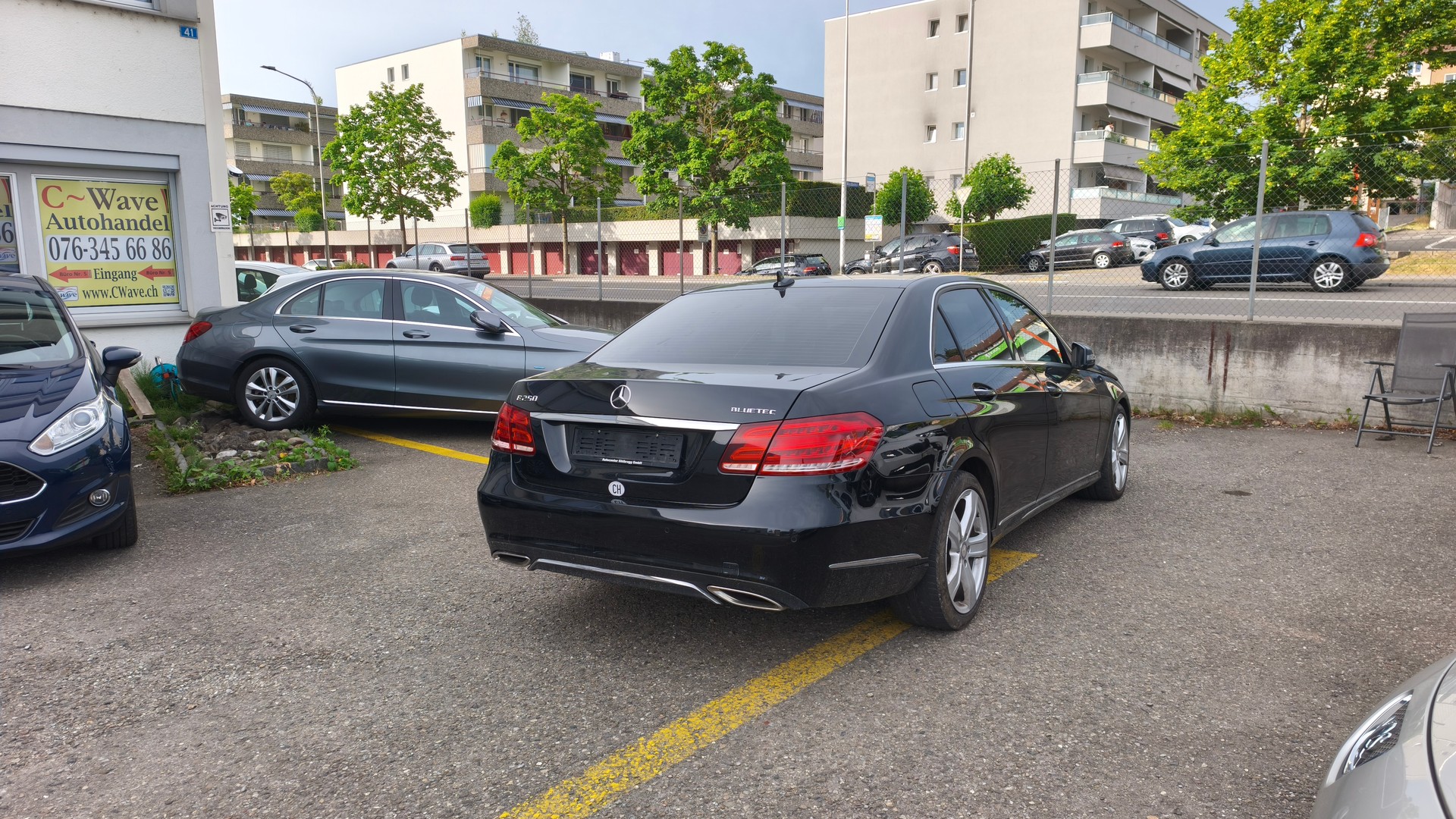 MERCEDES-BENZ E 250 BlueTEC 4Matic 7G-Tronic-image-17