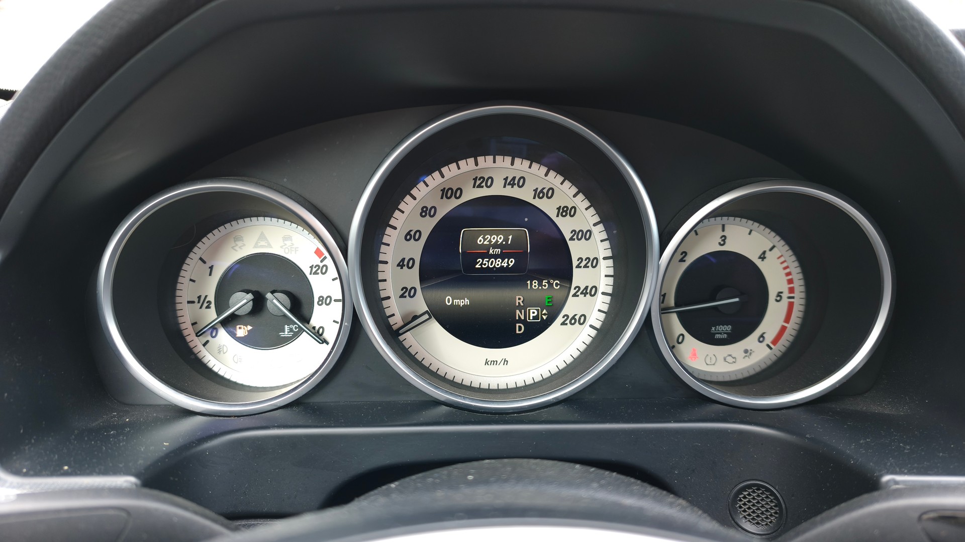 MERCEDES-BENZ E 250 BlueTEC 4Matic 7G-Tronic-image-9