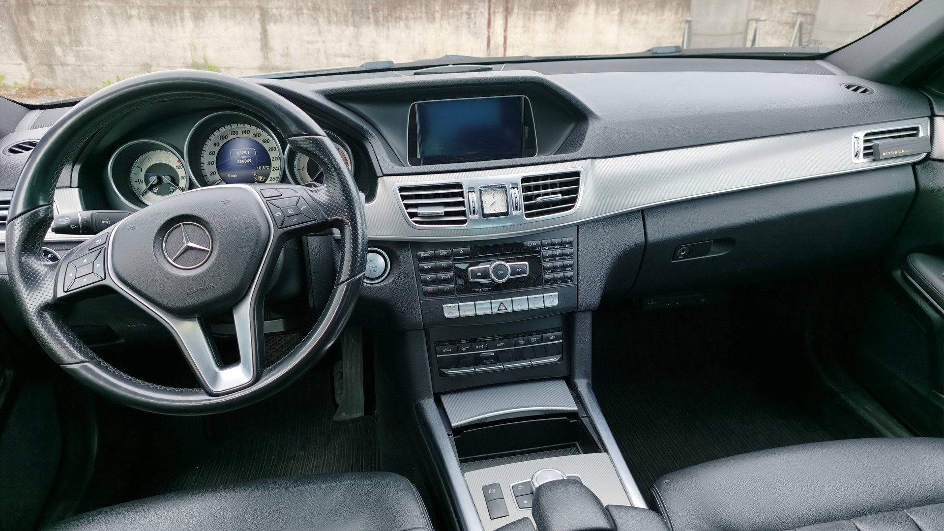 MERCEDES-BENZ E 250 BlueTEC 4Matic 7G-Tronic-image-11