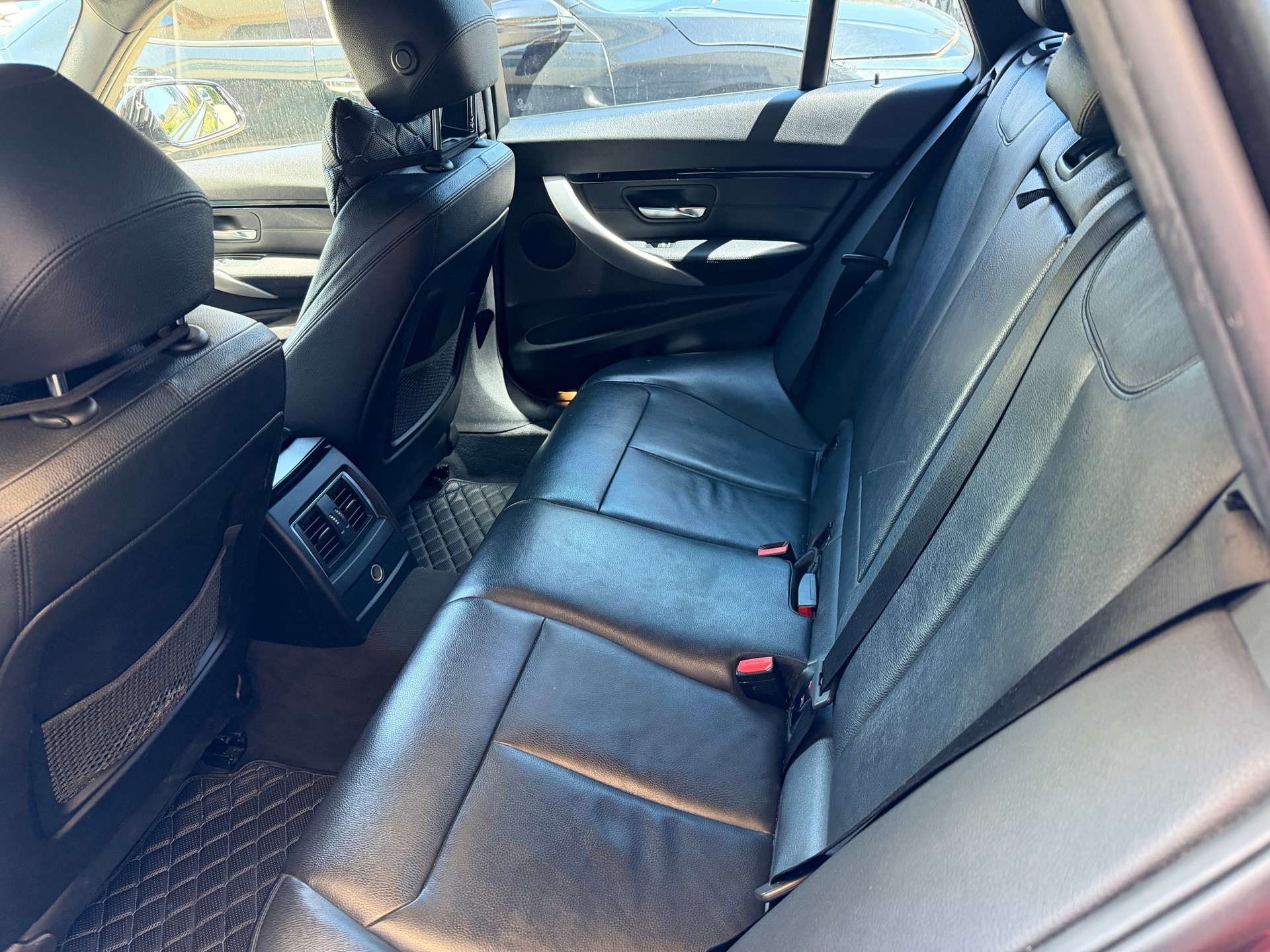 BMW 320d xDrive Touring Sport Line Steptronic-image-3