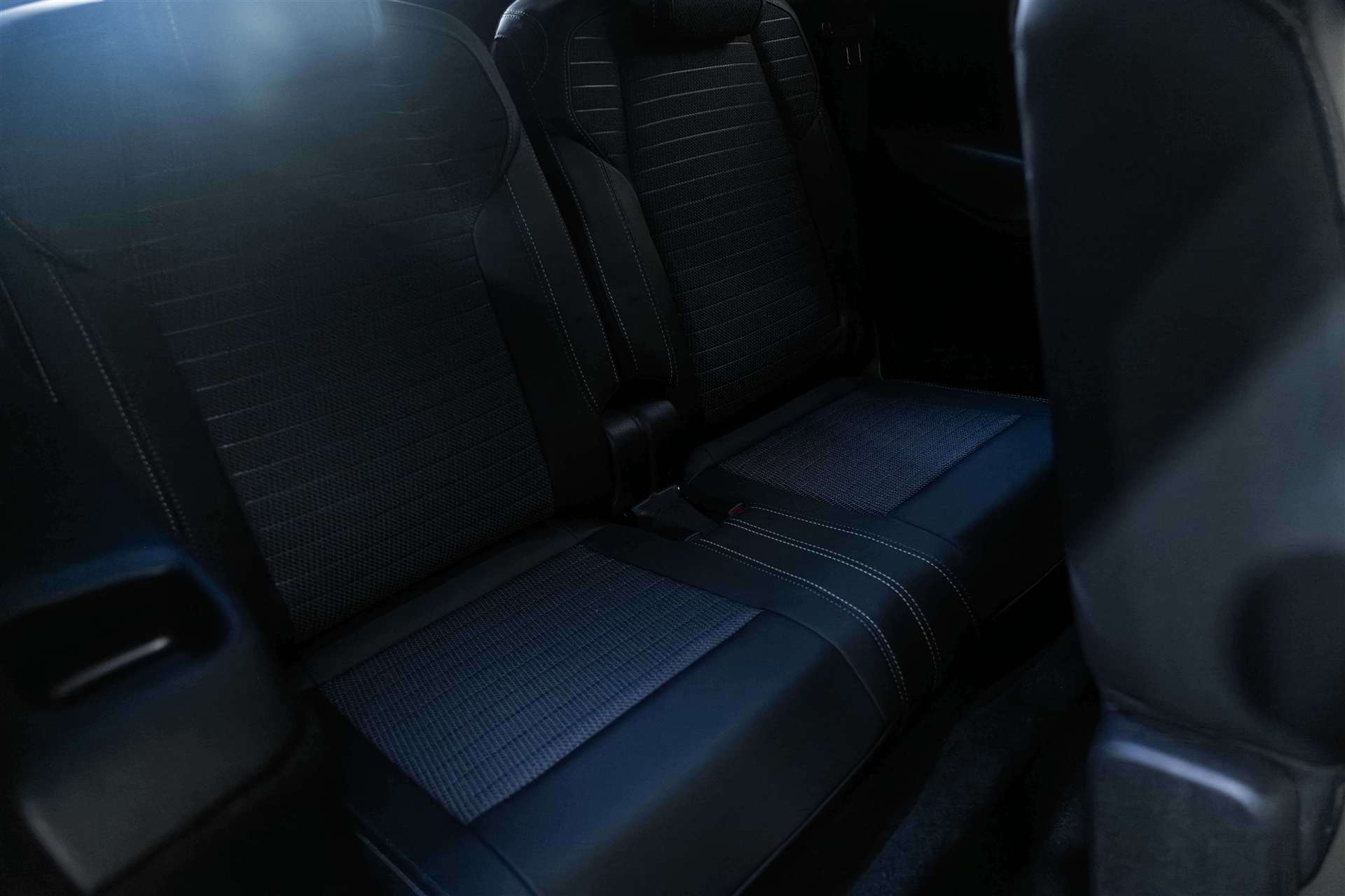 PEUGEOT 5008 145 Hybrid GT 7-Plätzer e-DCS-Automat-image-13