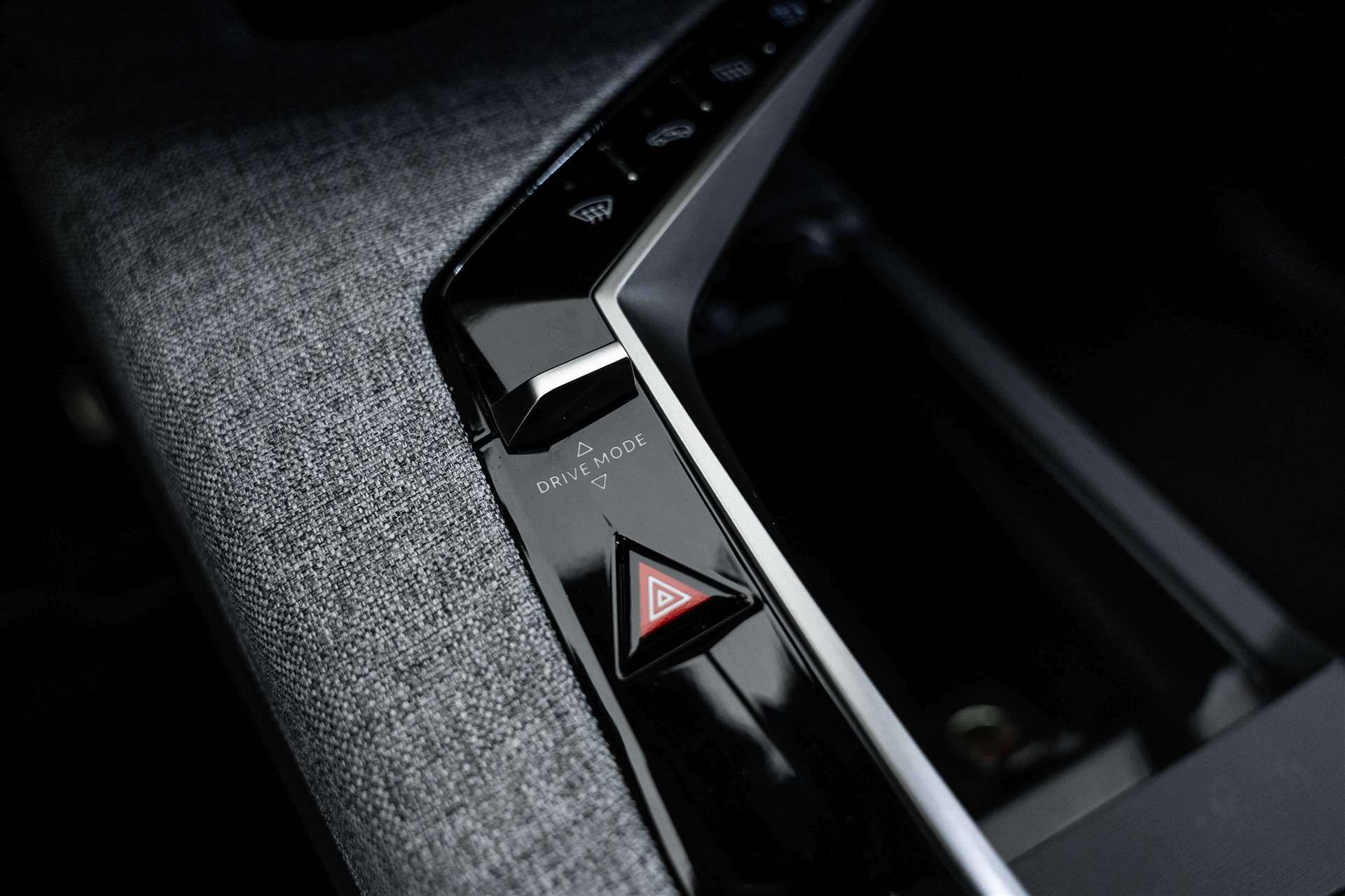 PEUGEOT 5008 145 Hybrid GT 7-Plätzer e-DCS-Automat-image-26