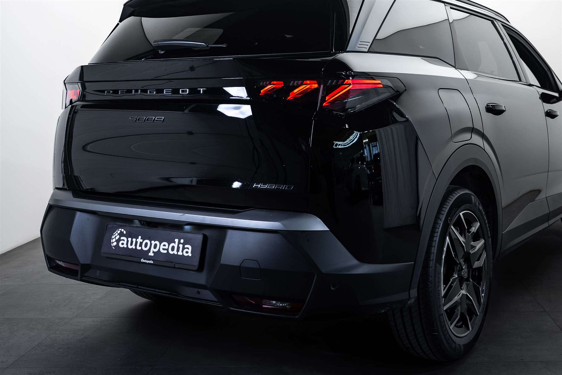 PEUGEOT 5008 145 Hybrid GT 7-Plätzer e-DCS-Automat-image-3