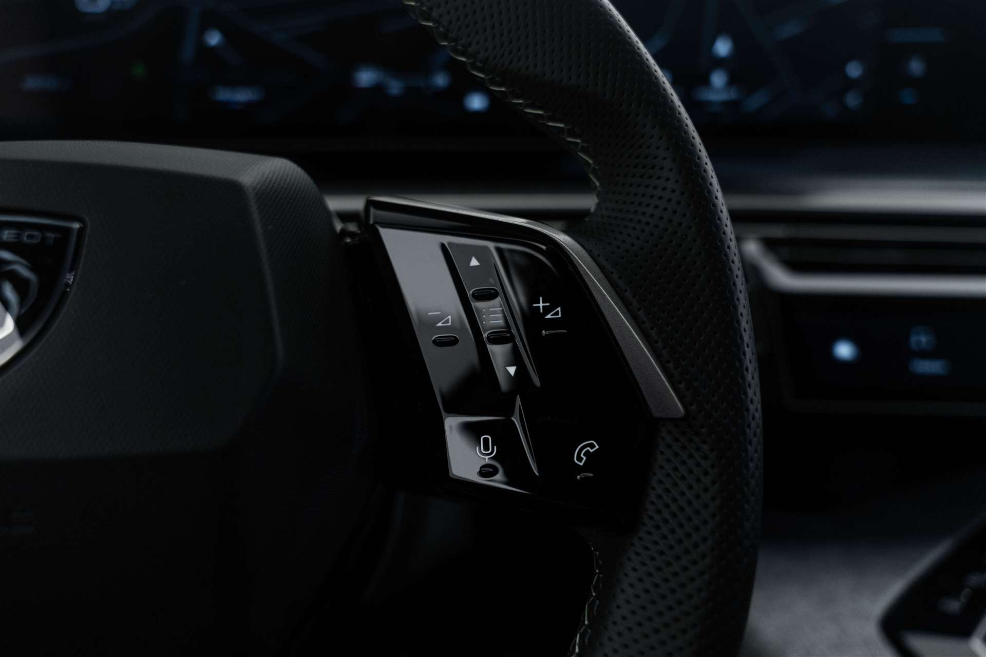 PEUGEOT 5008 145 Hybrid GT 7-Plätzer e-DCS-Automat-image-15