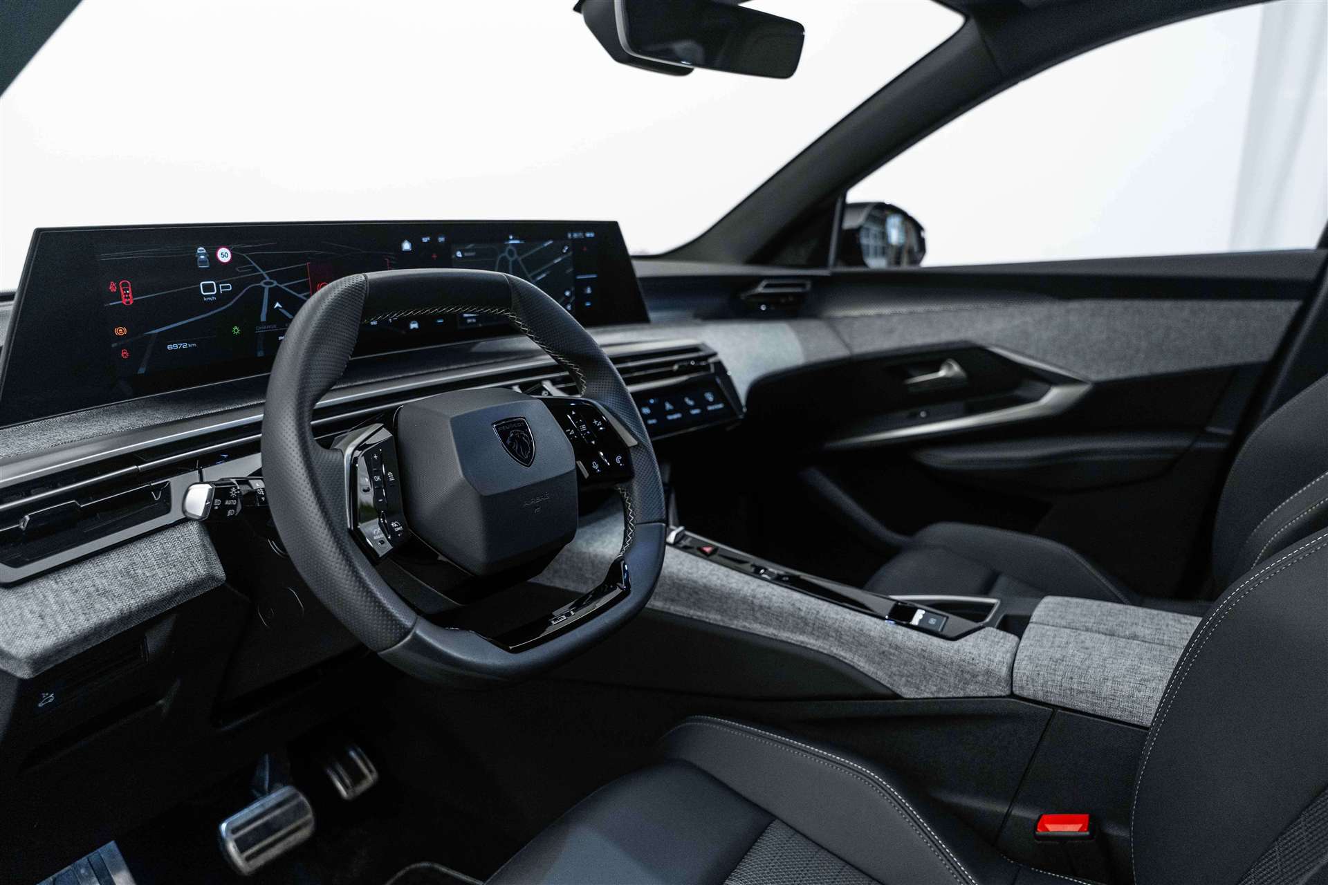 PEUGEOT 5008 145 Hybrid GT 7-Plätzer e-DCS-Automat-image-6