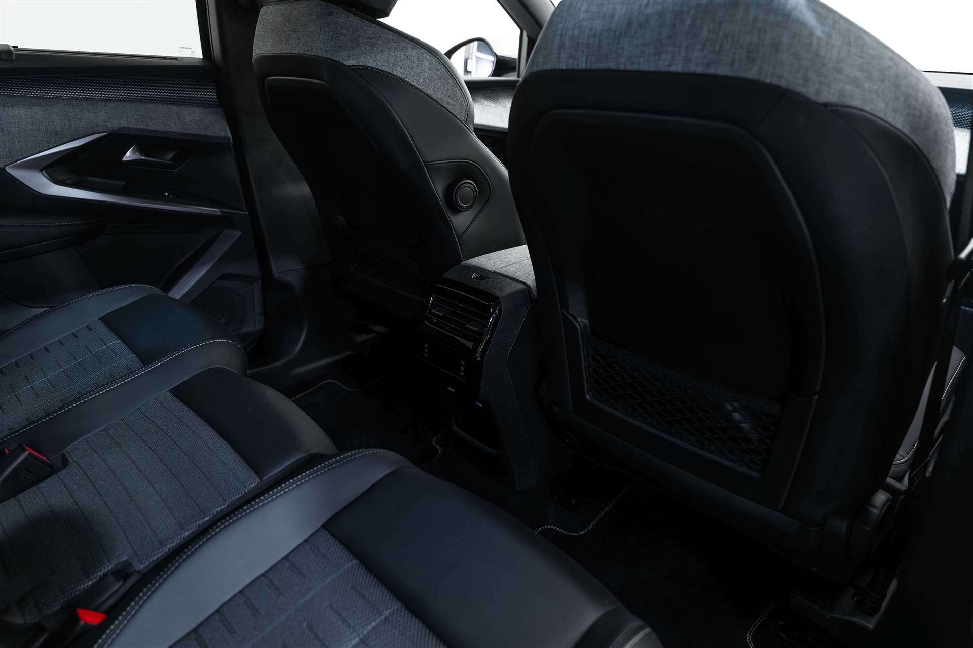 PEUGEOT 5008 145 Hybrid GT 7-Plätzer e-DCS-Automat-image-11