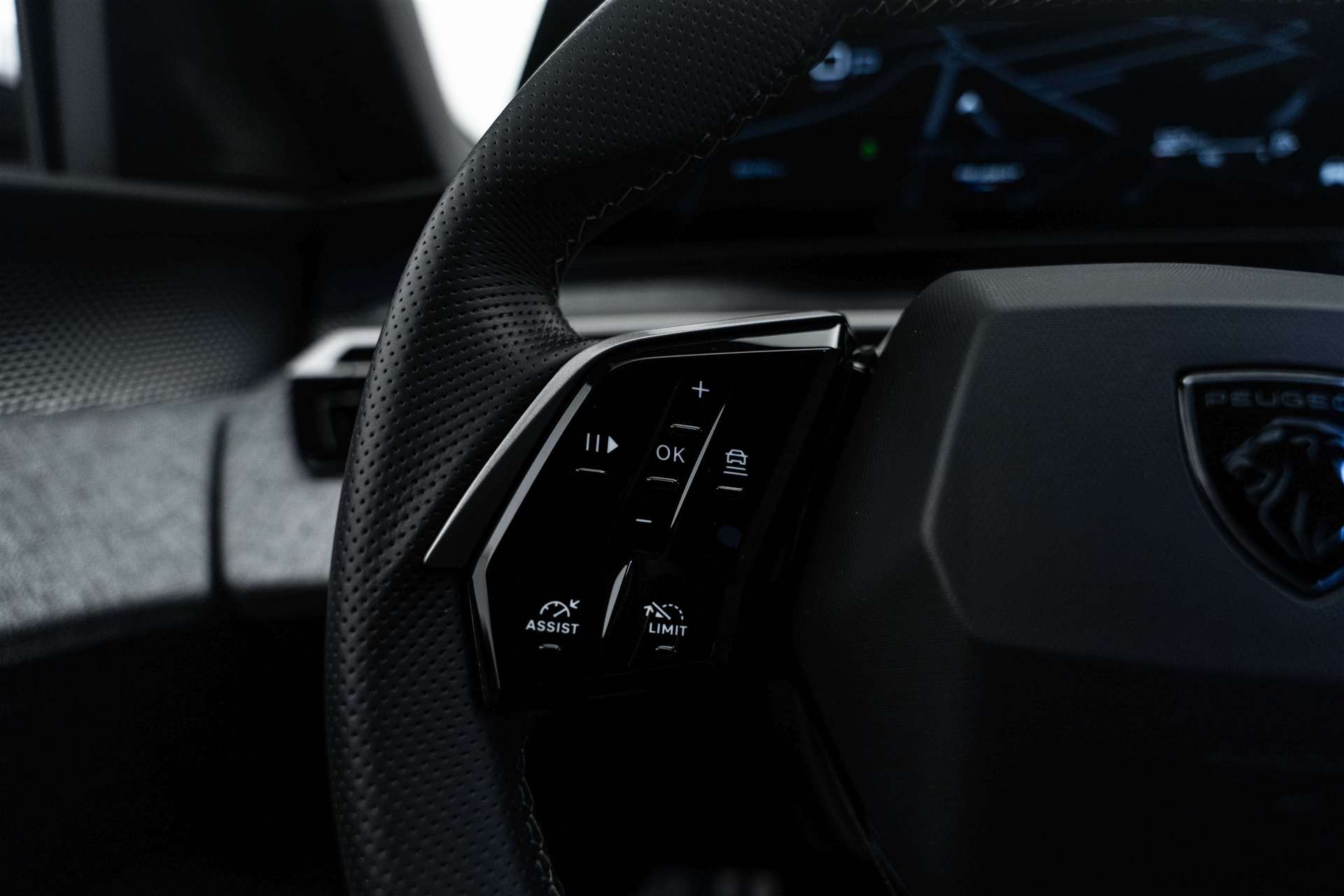 PEUGEOT 5008 145 Hybrid GT 7-Plätzer e-DCS-Automat-image-14