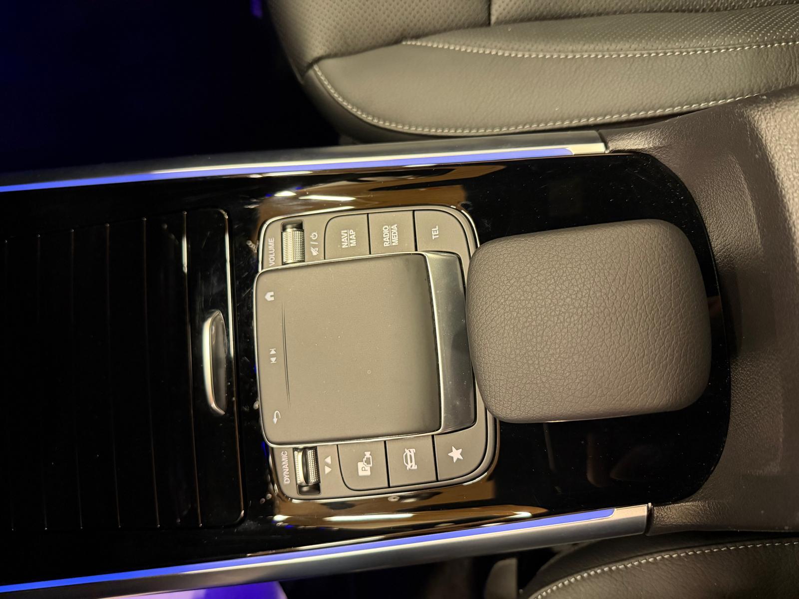MERCEDES-BENZ EQA 350 Swiss Star AMG Line 4matic-image-19