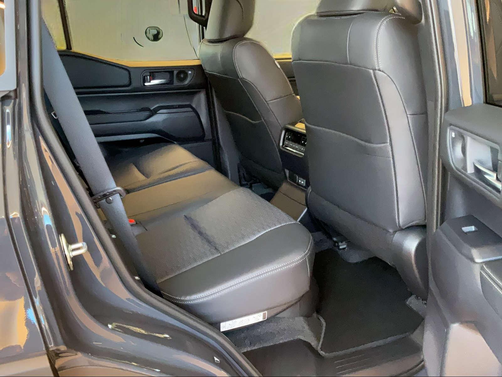TOYOTA Land Cruiser 2.8 D 48V Invincible-image-9