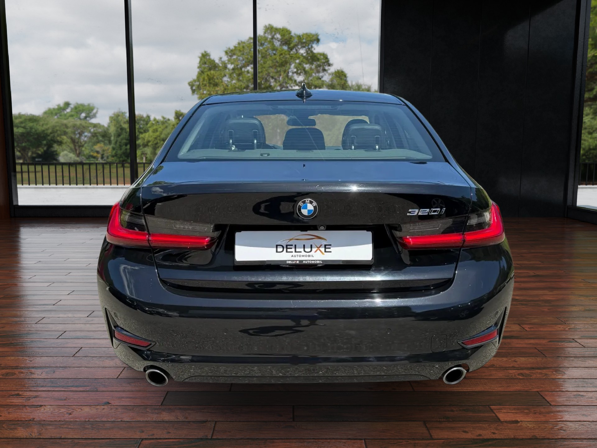 BMW 320i-image-4