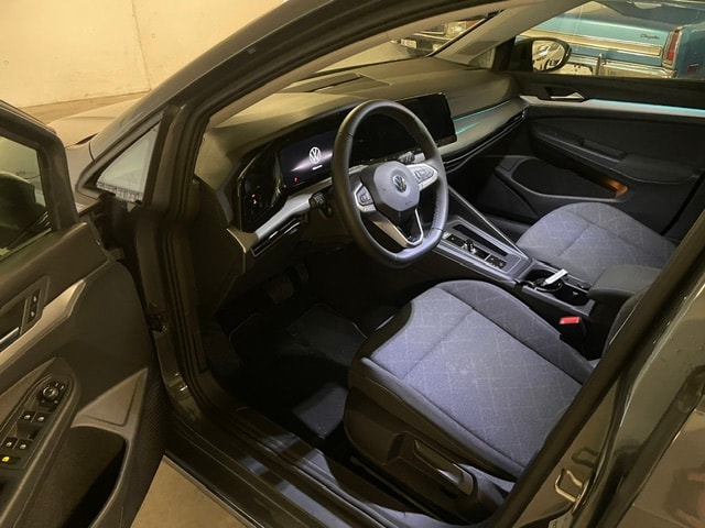VW Golf Variant 2.0 TDI Life DSG-image-4