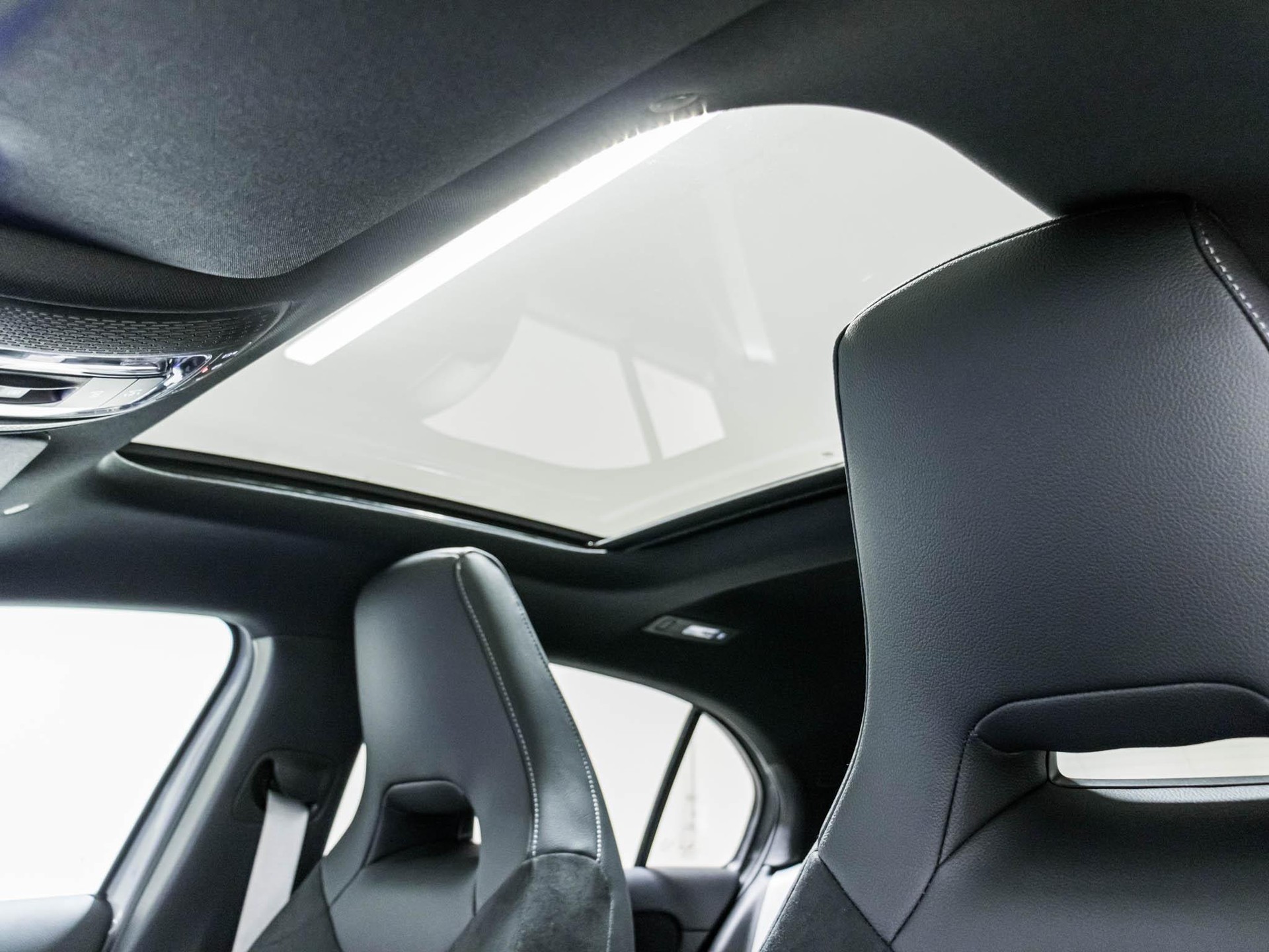 MERCEDES-BENZ A 250 4MATIC-image-8