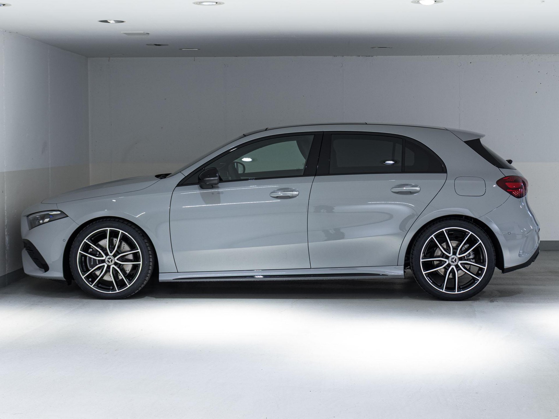 MERCEDES-BENZ A 250 4MATIC-image-4