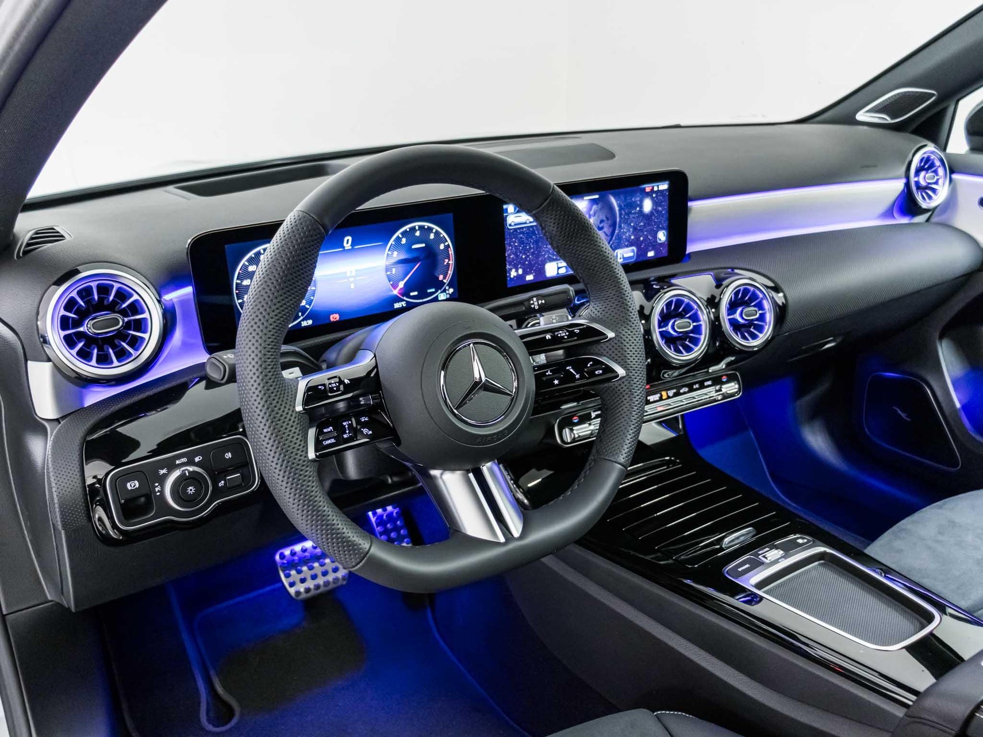 MERCEDES-BENZ A 250 4MATIC-image-9