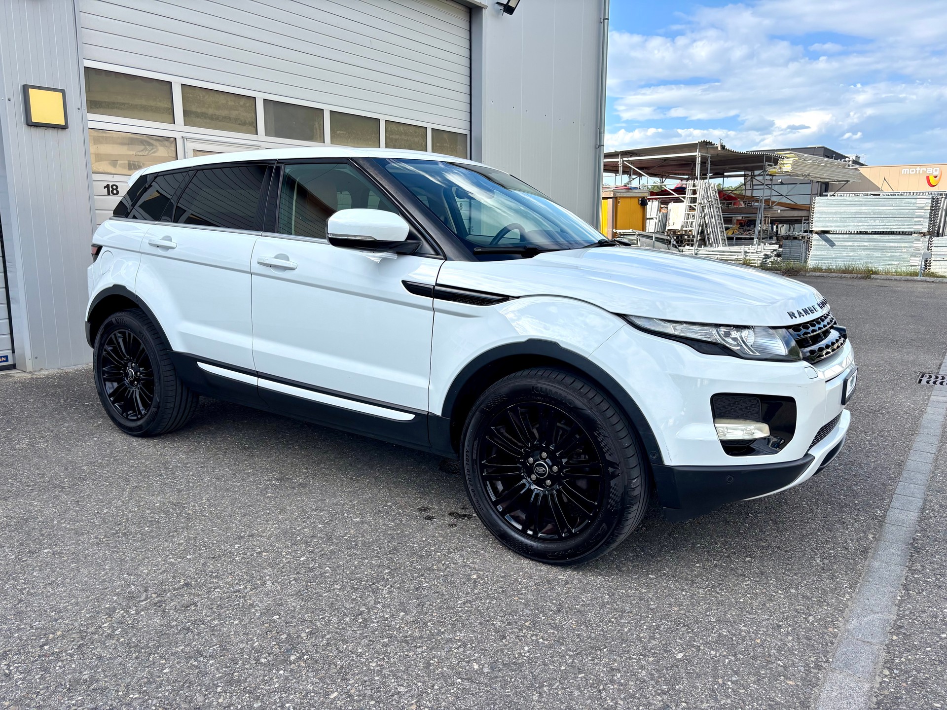 LAND ROVER Range Rover Evoque 2.0 Si4 Prestige AT6-image-2