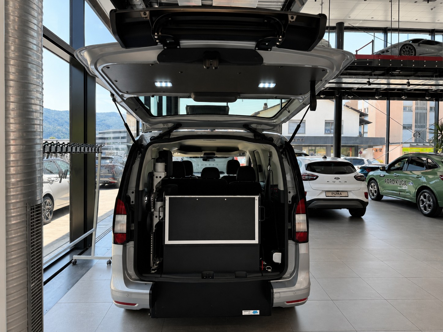 FORD Grand Tourneo Connect 1.5 EcoBoost Titanium Automat-image-9