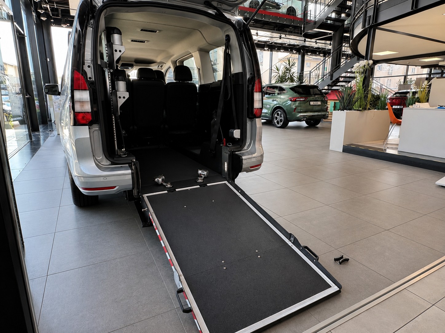 FORD Grand Tourneo Connect 1.5 EcoBoost Titanium Automat-image-8