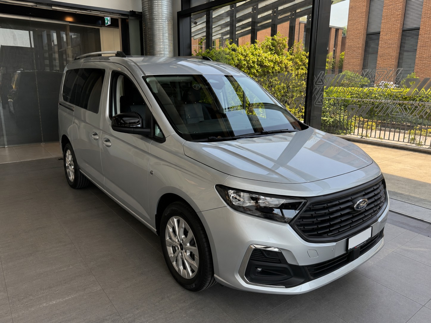FORD Grand Tourneo Connect 1.5 EcoBoost Titanium Automat-image-5