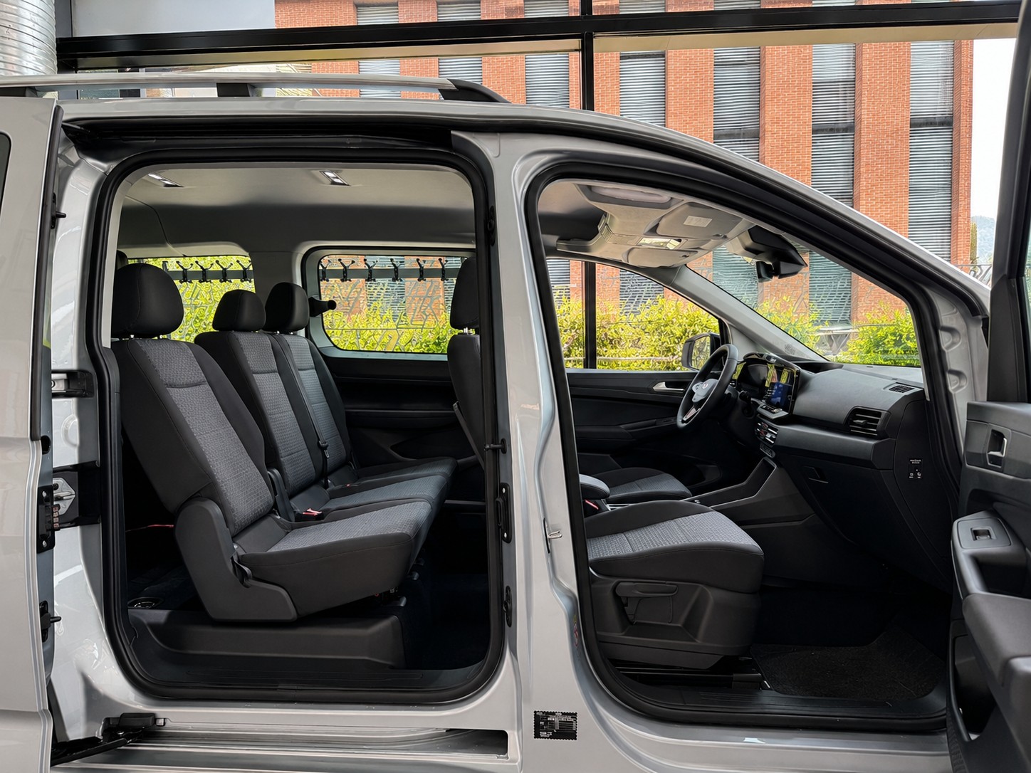 FORD Grand Tourneo Connect 1.5 EcoBoost Titanium Automat-image-6