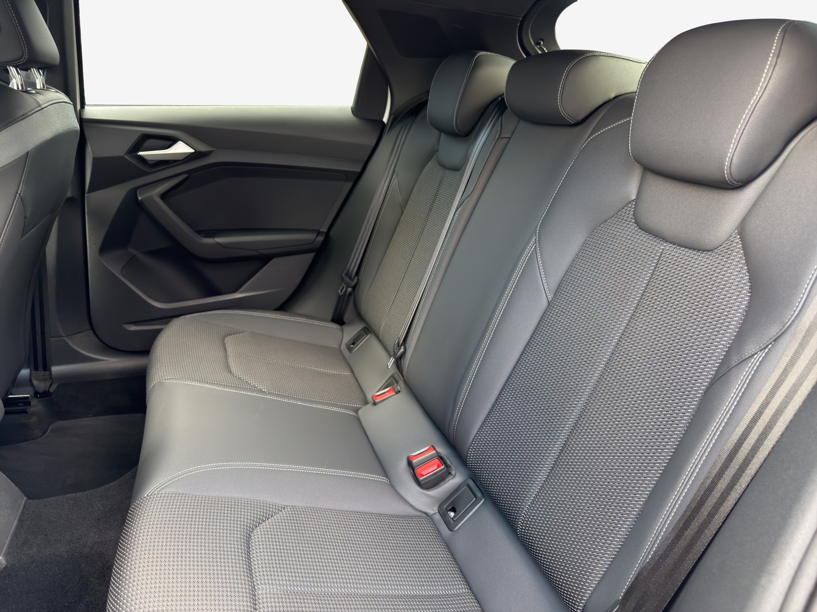 AUDI A1 City Carver 30 TFSI Attraction S-tronic-image-11