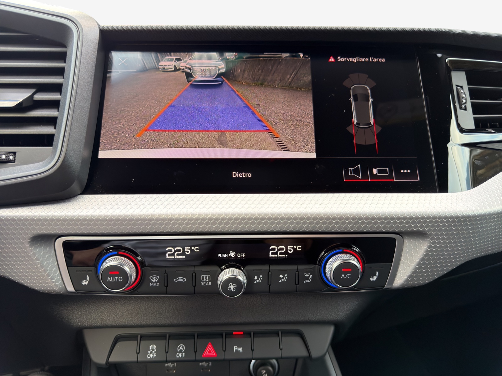 AUDI A1 City Carver 30 TFSI Attraction S-tronic-image-13
