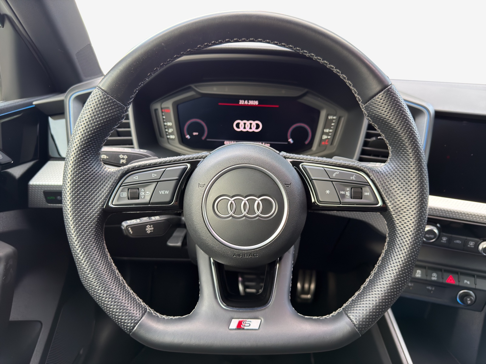 AUDI A1 City Carver 30 TFSI Attraction S-tronic-image-9