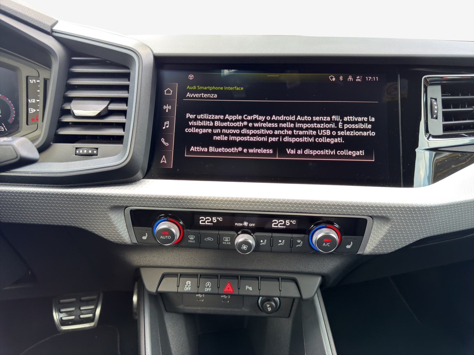 AUDI A1 City Carver 30 TFSI Attraction S-tronic-image-10