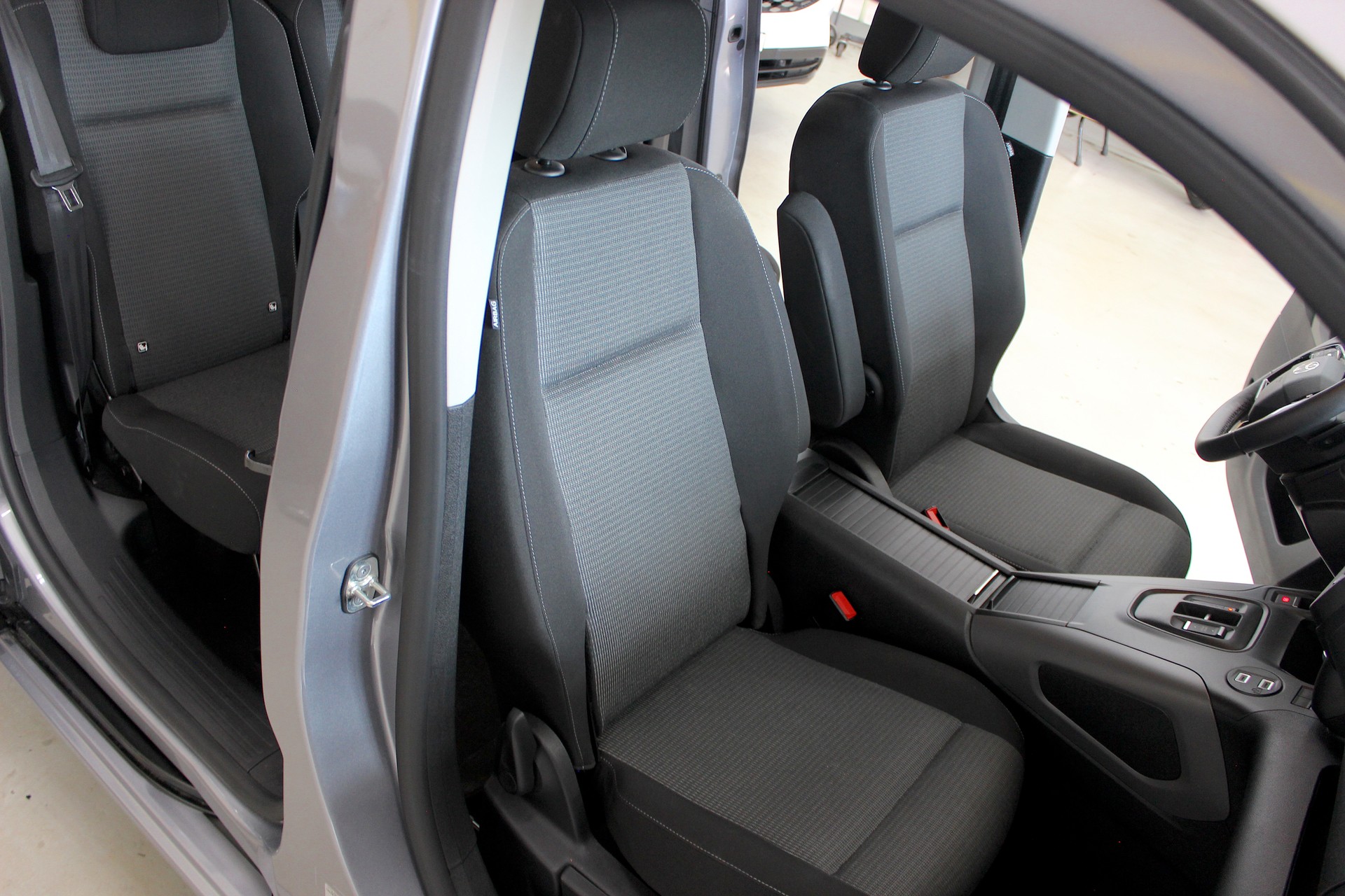 TOYOTA Proace City Verso EV 52 kWh Trend Swiss Long 💥 TOP Ausstattung 💥 7 Sitze 💥 Garantie 💥 Lieferung möglich-image-21