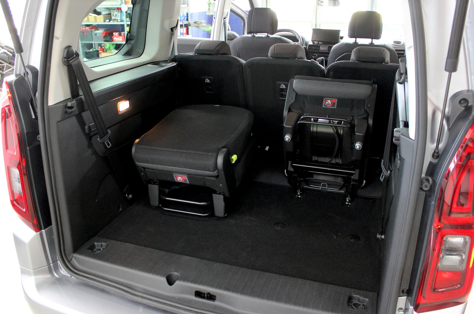 TOYOTA Proace City Verso EV 52 kWh Trend Swiss Long 💥 TOP Ausstattung 💥 7 Sitze 💥 Garantie 💥 Lieferung möglich-image-30