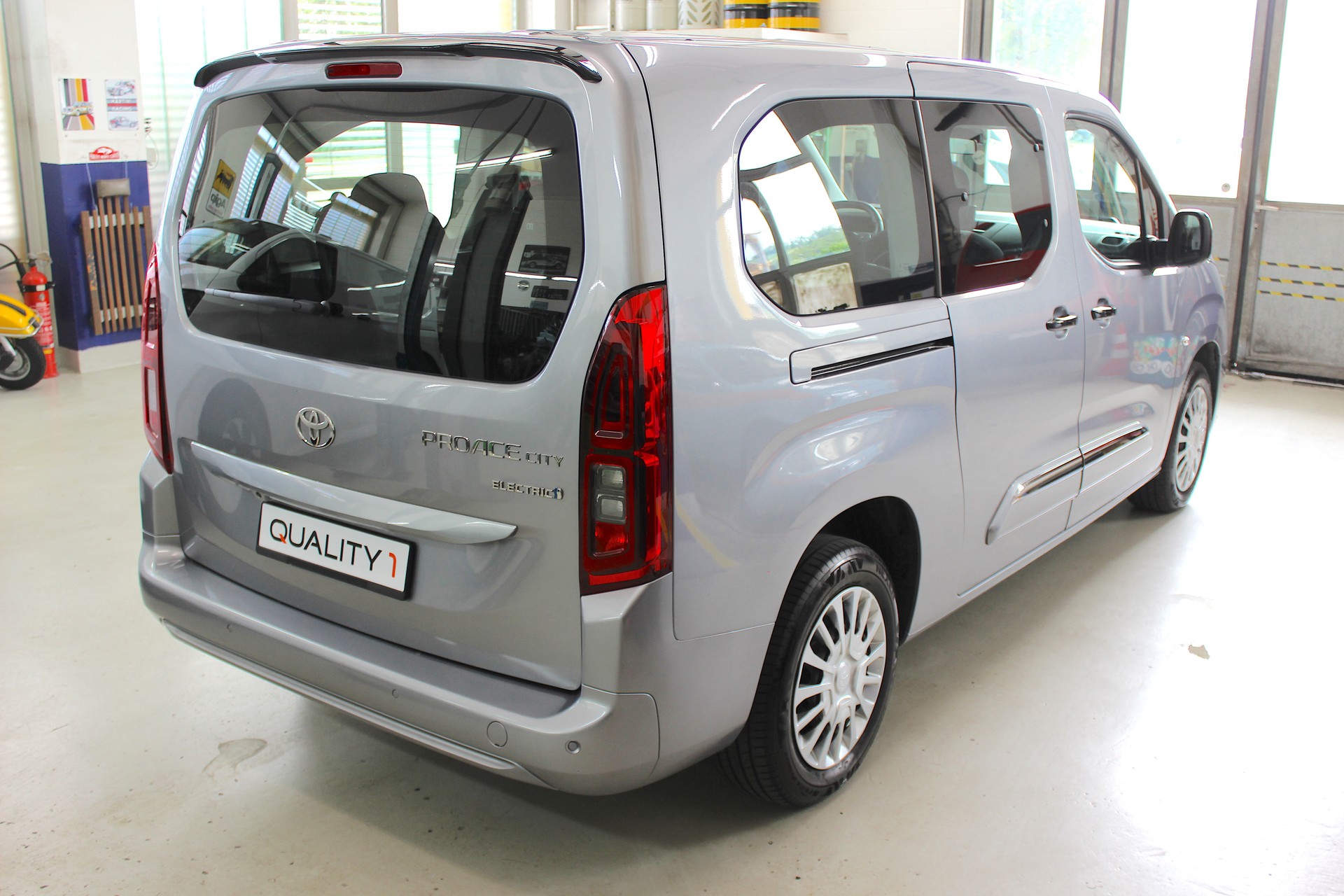 TOYOTA Proace City Verso EV 52 kWh Trend Swiss Long 💥 TOP Ausstattung 💥 7 Sitze 💥 Garantie 💥 Lieferung möglich-image-5
