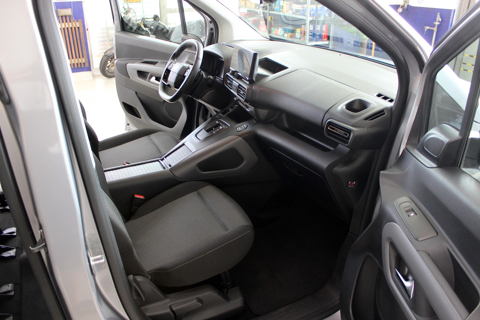 TOYOTA Proace City Verso EV 52 kWh Trend Swiss Long 💥 TOP Ausstattung 💥 7 Sitze 💥 Garantie 💥 Lieferung möglich-image-19