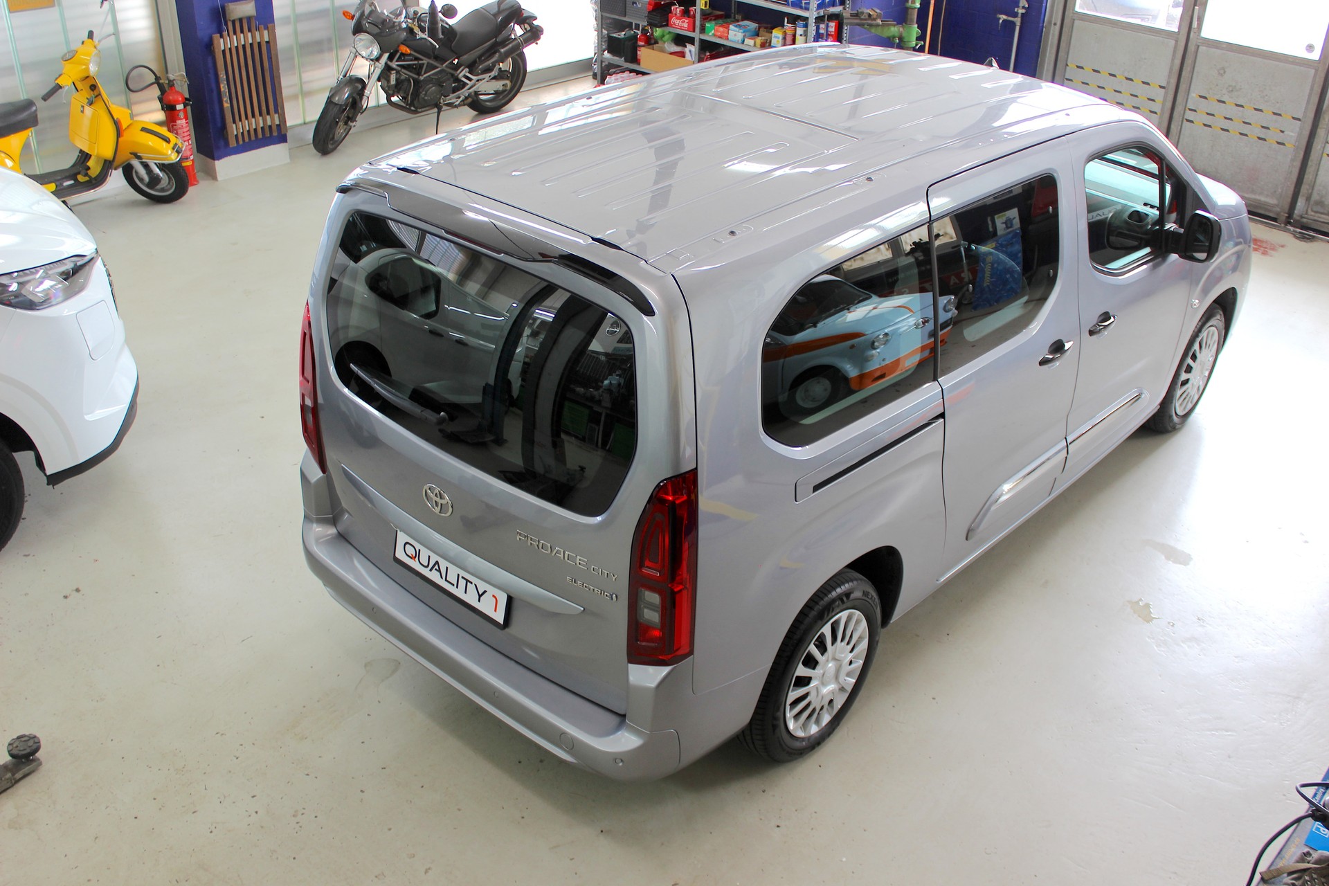 TOYOTA Proace City Verso EV 52 kWh Trend Swiss Long 💥 TOP Ausstattung 💥 7 Sitze 💥 Garantie 💥 Lieferung möglich-image-4