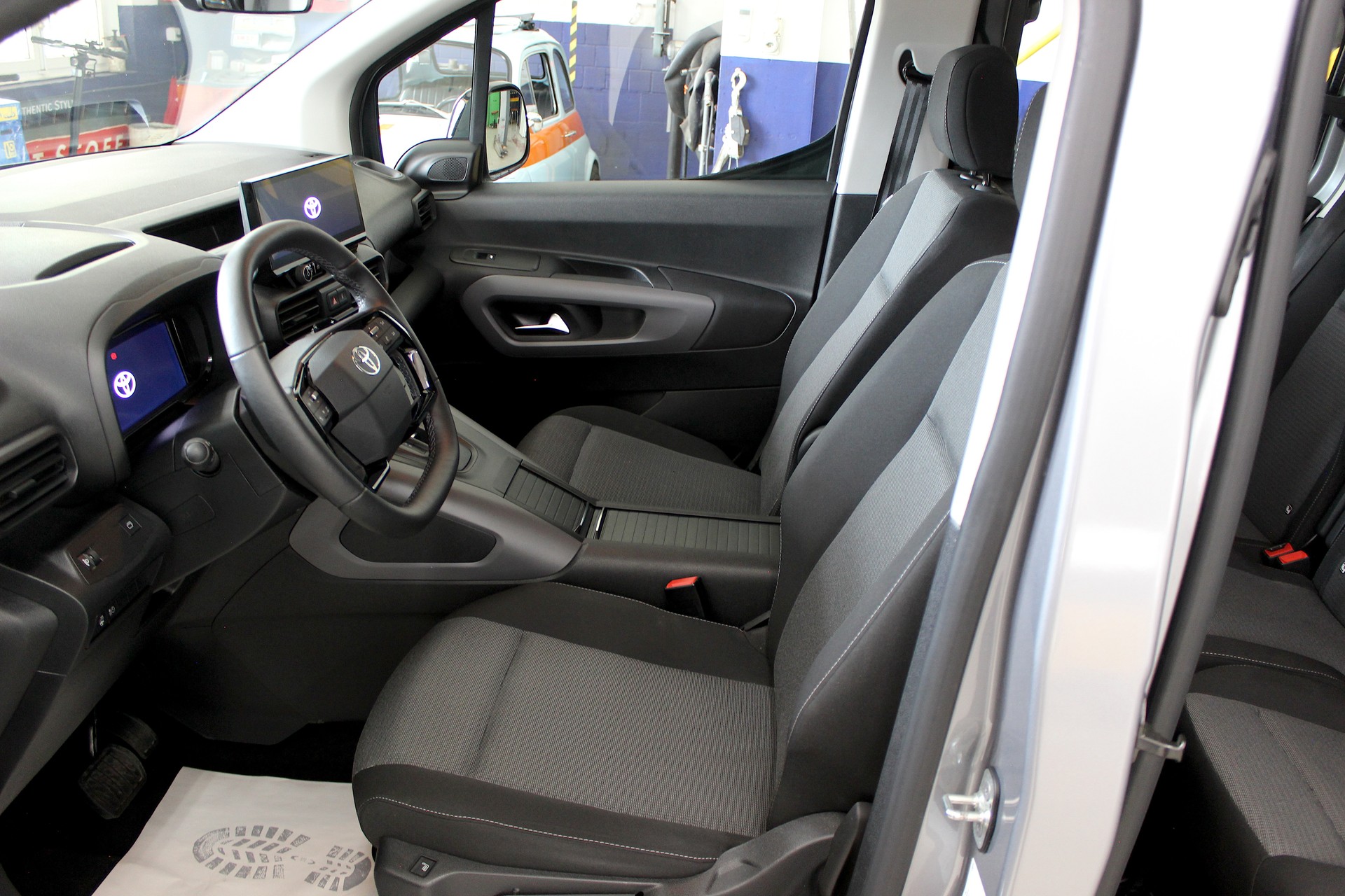 TOYOTA Proace City Verso EV 52 kWh Trend Swiss Long 💥 TOP Ausstattung 💥 7 Sitze 💥 Garantie 💥 Lieferung möglich-image-27