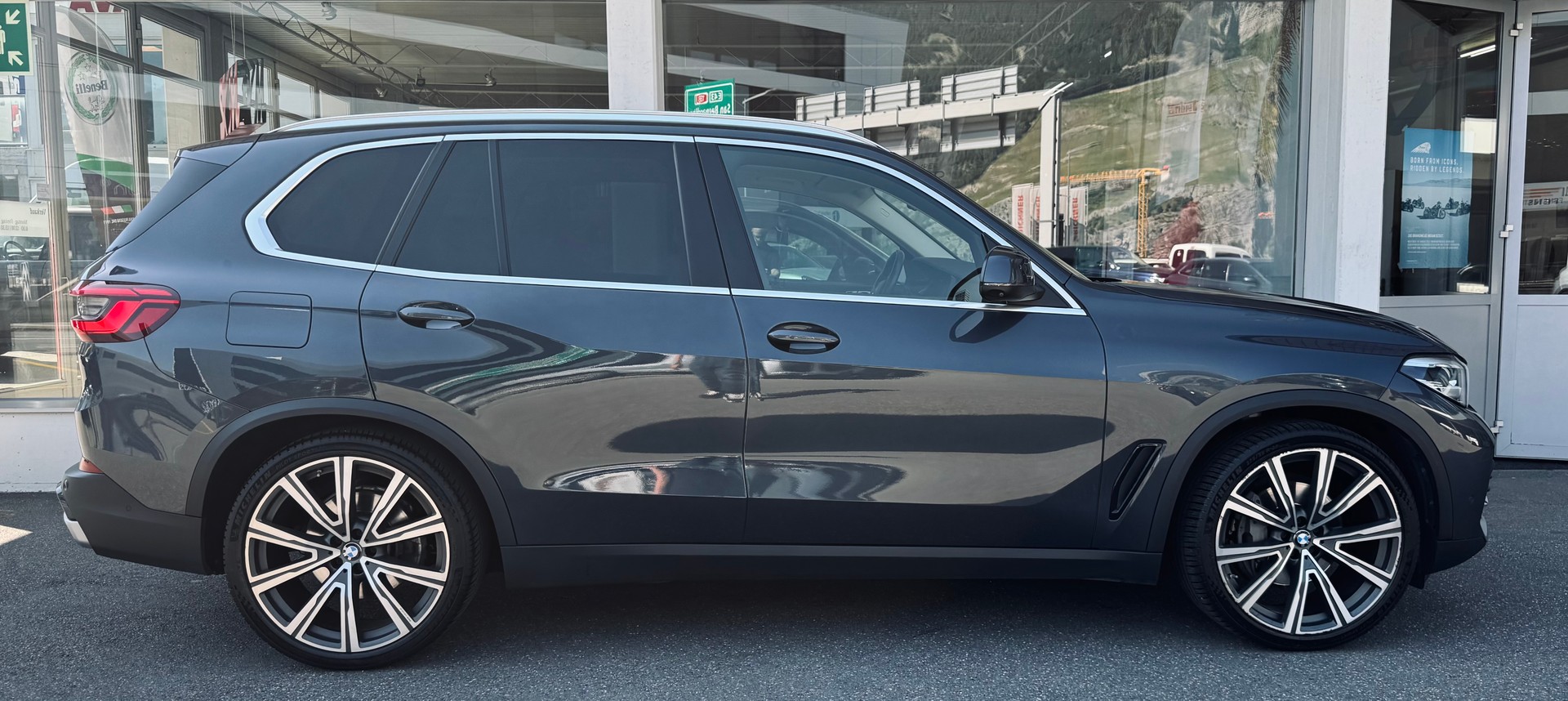 BMW X5 xDrive 40i Individual-image-1