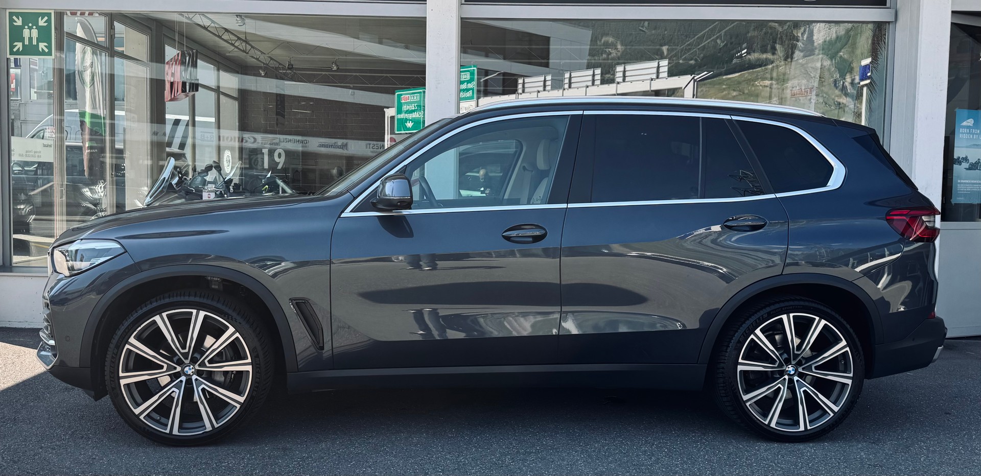 BMW X5 xDrive 40i Individual-image-2