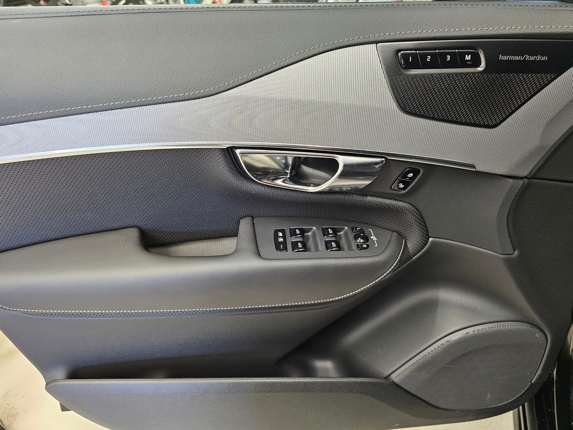 VOLVO XC90 T8 eAWD PluginHybrid Plus Dark Geartronic-image-9