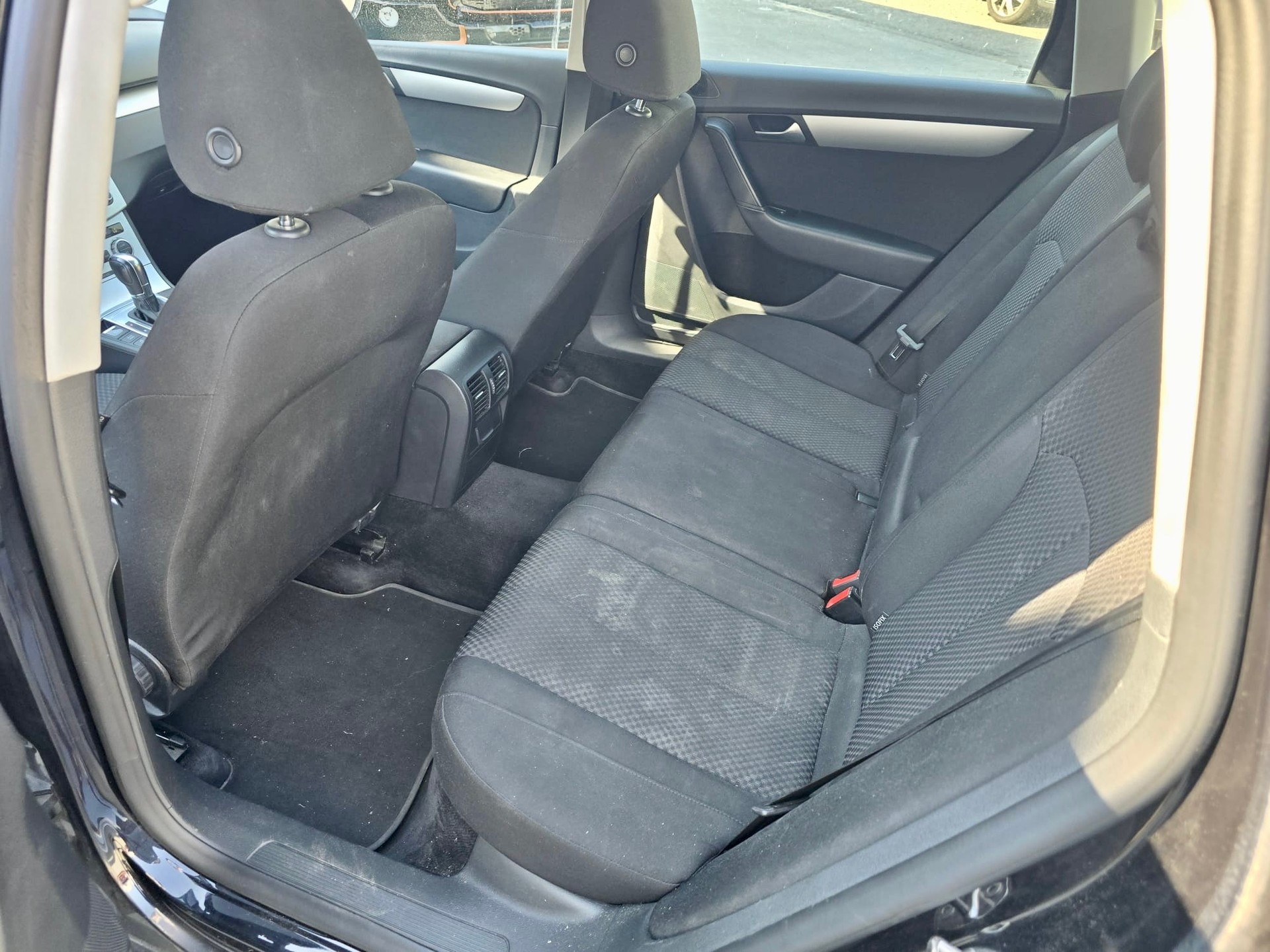 VW Passat Variant 2.0 TDI BMT Trendline DSG-image-11