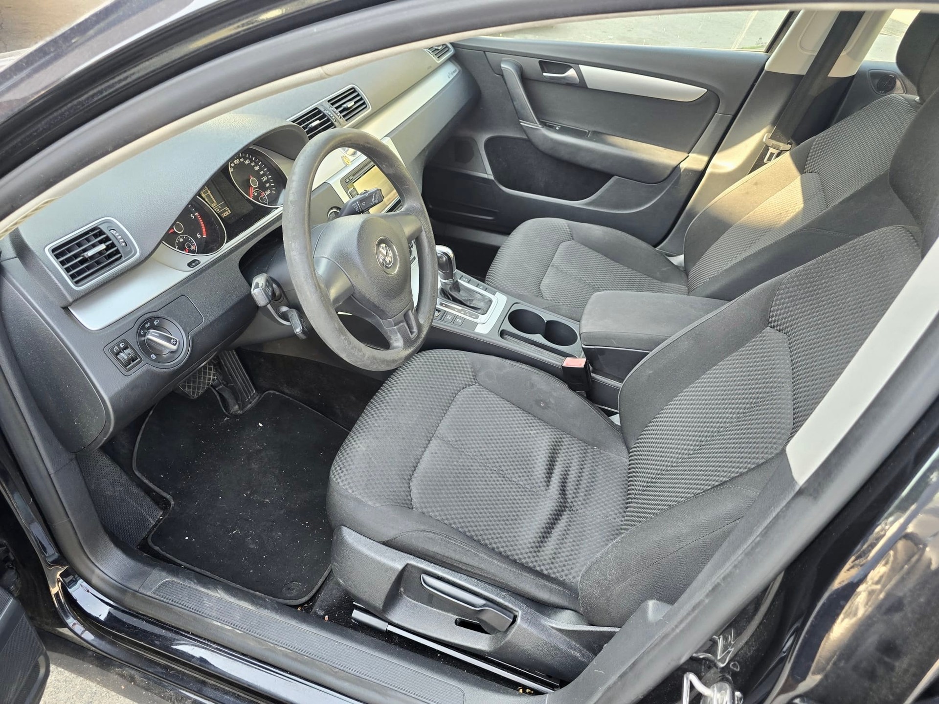 VW Passat Variant 2.0 TDI BMT Trendline DSG-image-9